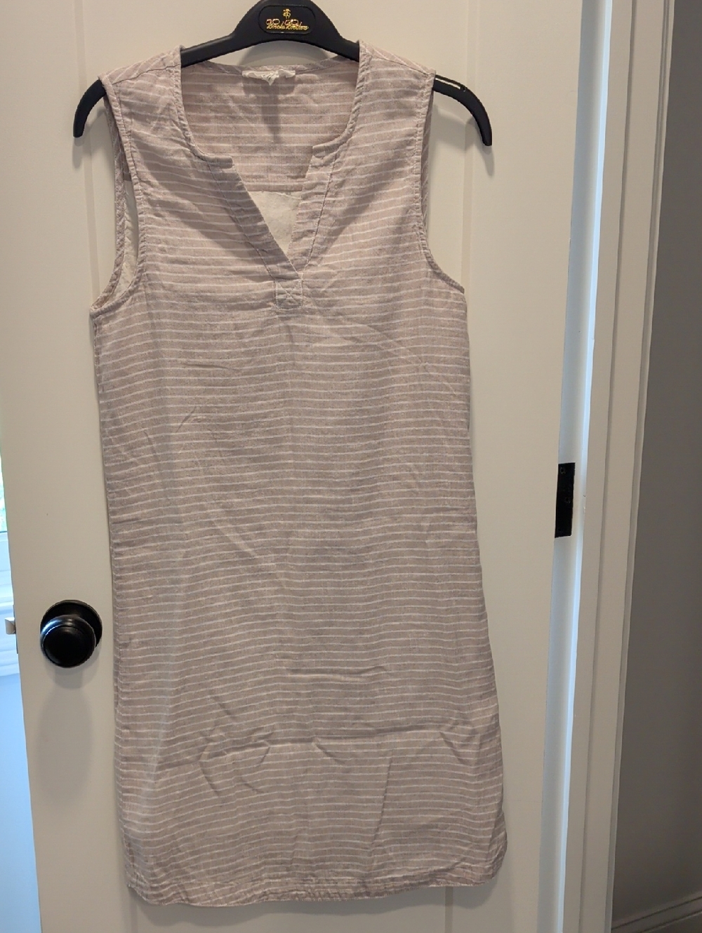 Beachlunchlounge Sleeveless Striped Shift Dress in Beige and White